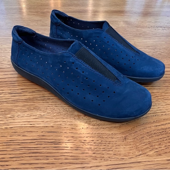 ⭐️ Clarks Navy Medora Gemma Nubuck Slip-On Shoe Size 7 - Picture 5 of 14